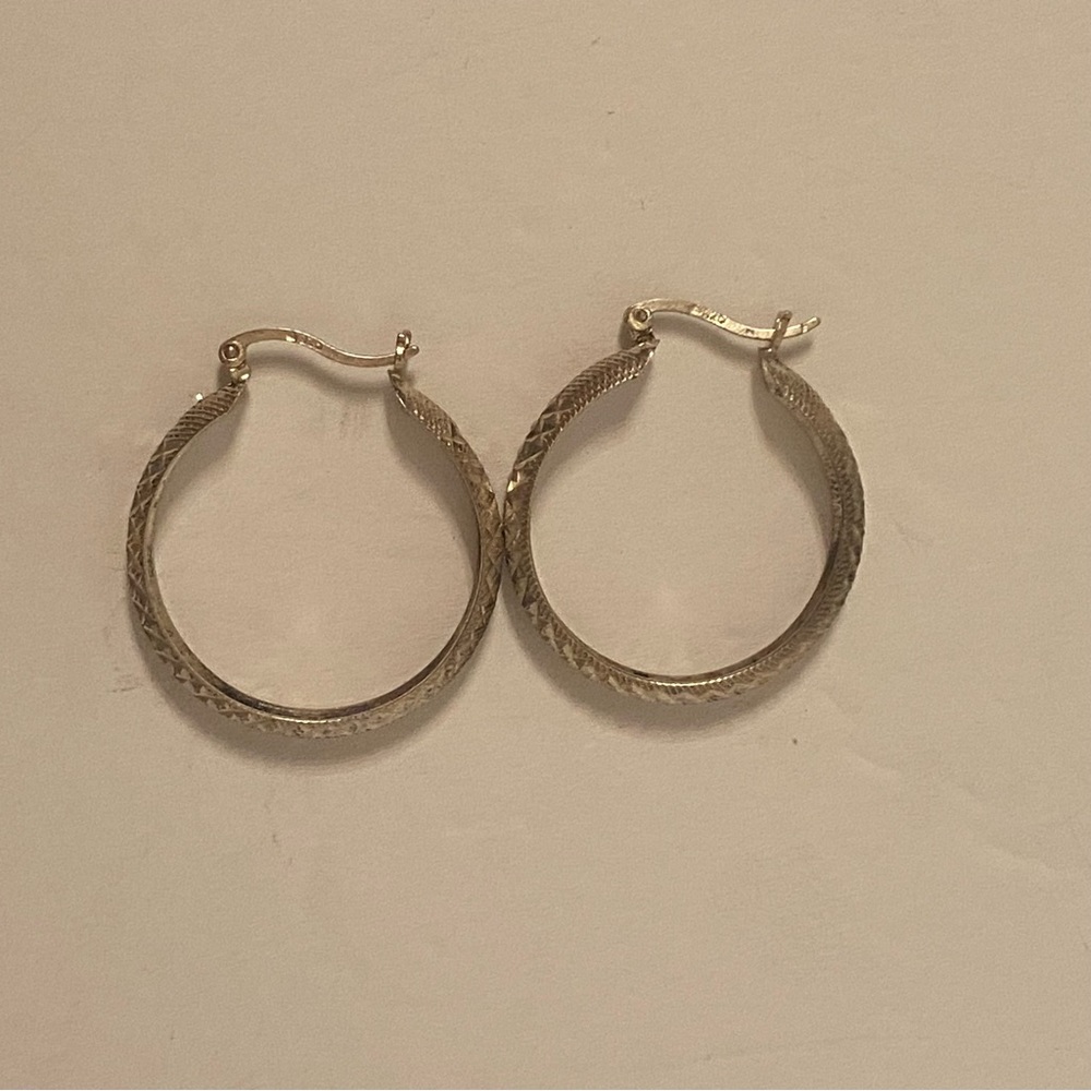 EARRINGS STERLING SILVER 925 HOOPS DIAMOND CUT DESIGN 1” HINGED SNAPBACK 4.2 g - Picture 5 of 8